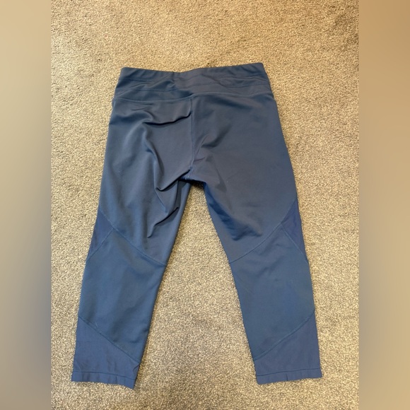 Athleta Navy Blue Mesh Sonar Capri Leggings size M - Picture 7 of 7